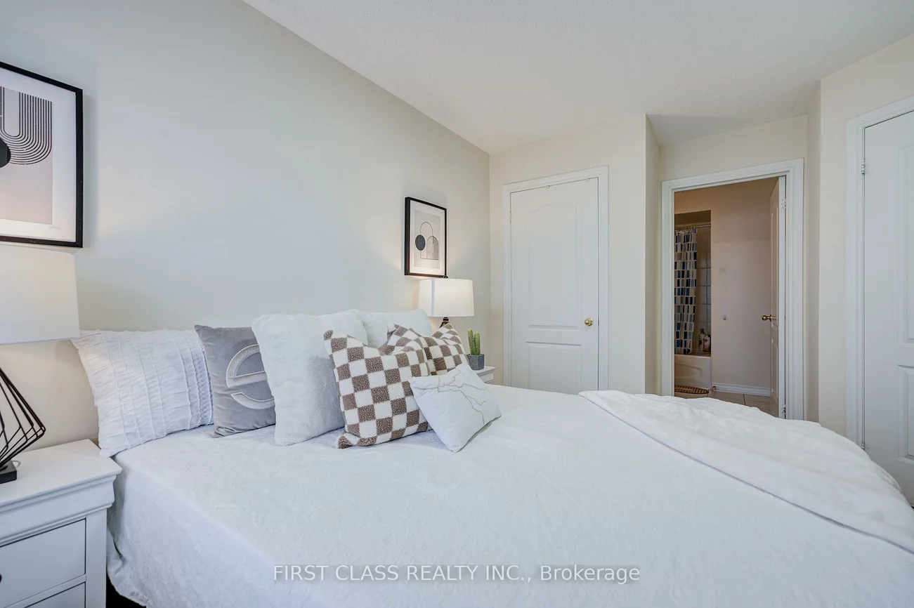 10501, Woodbine, Victoria Manor-Jennings Gate, Markham