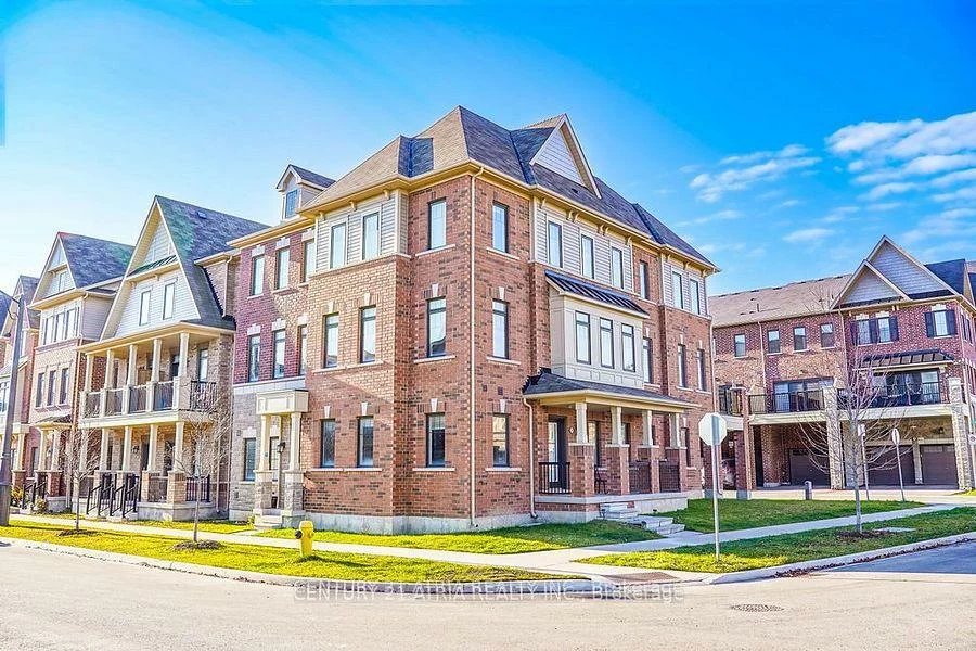 34, Isabella Peach, Victoria Square, Markham