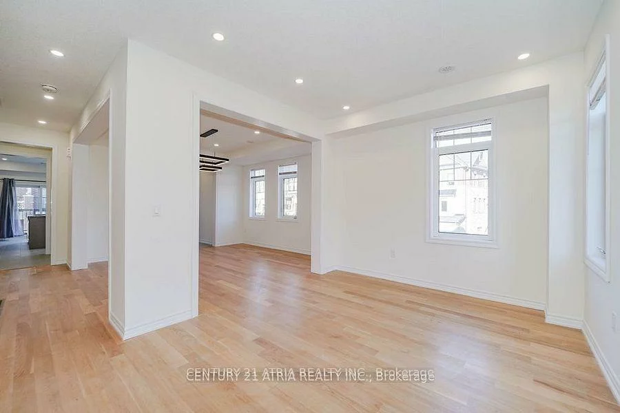 34, Isabella Peach, Victoria Square, Markham