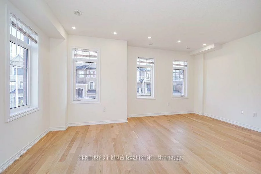 34, Isabella Peach, Victoria Square, Markham