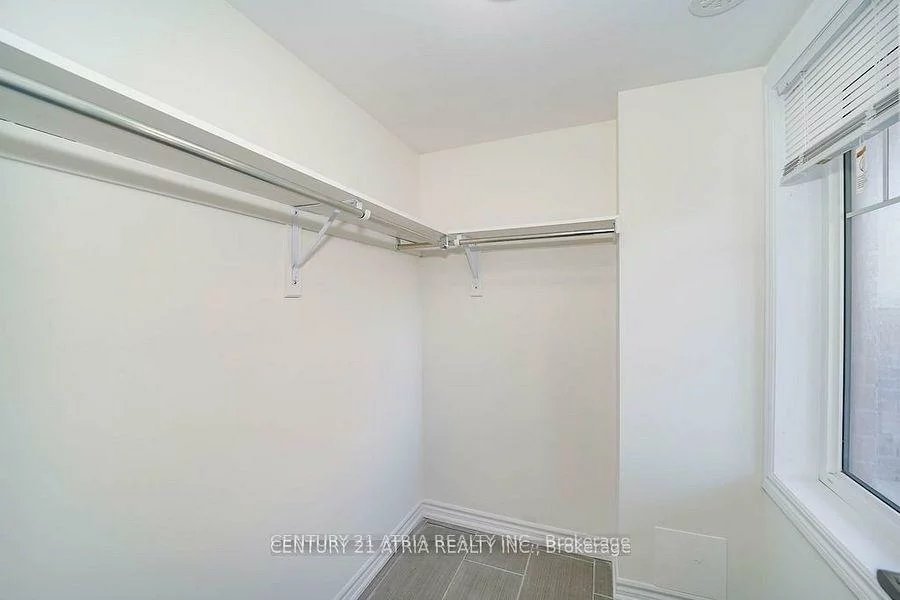 34, Isabella Peach, Victoria Square, Markham