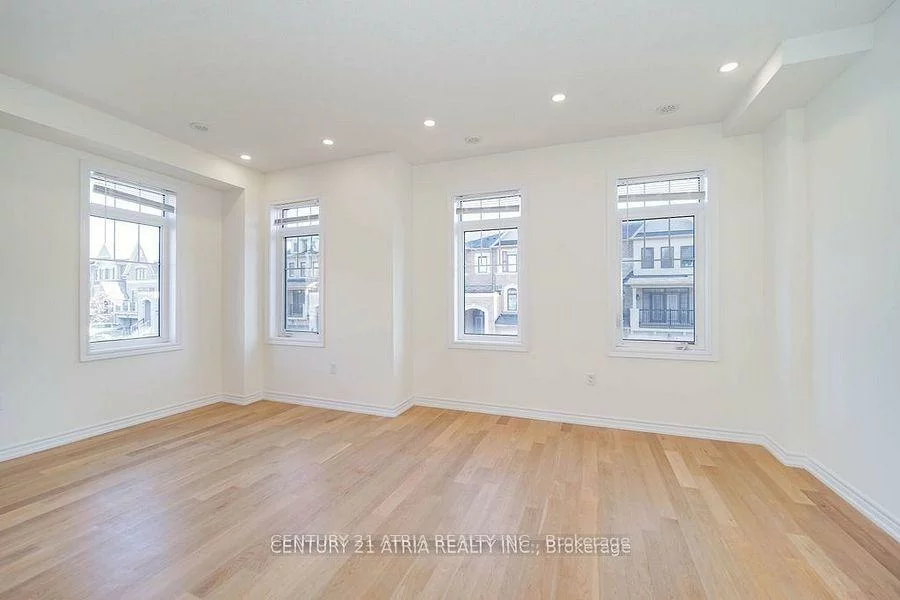 34, Isabella Peach, Victoria Square, Markham