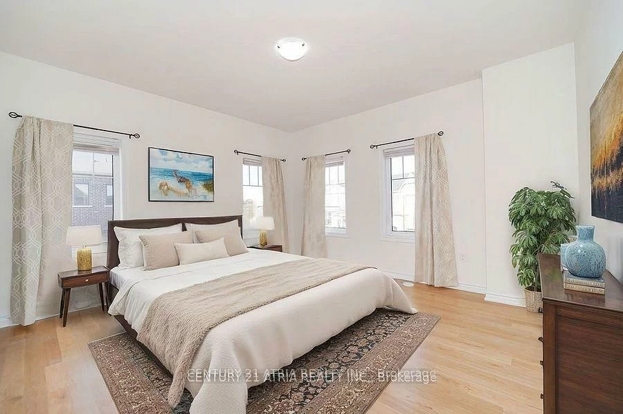 34, Isabella Peach, Victoria Square, Markham