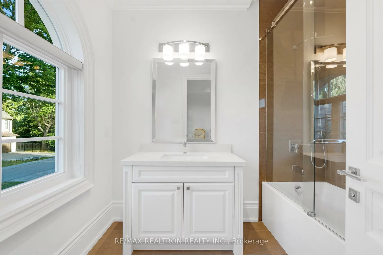 20, Hammok, Bayview Glen, Markham