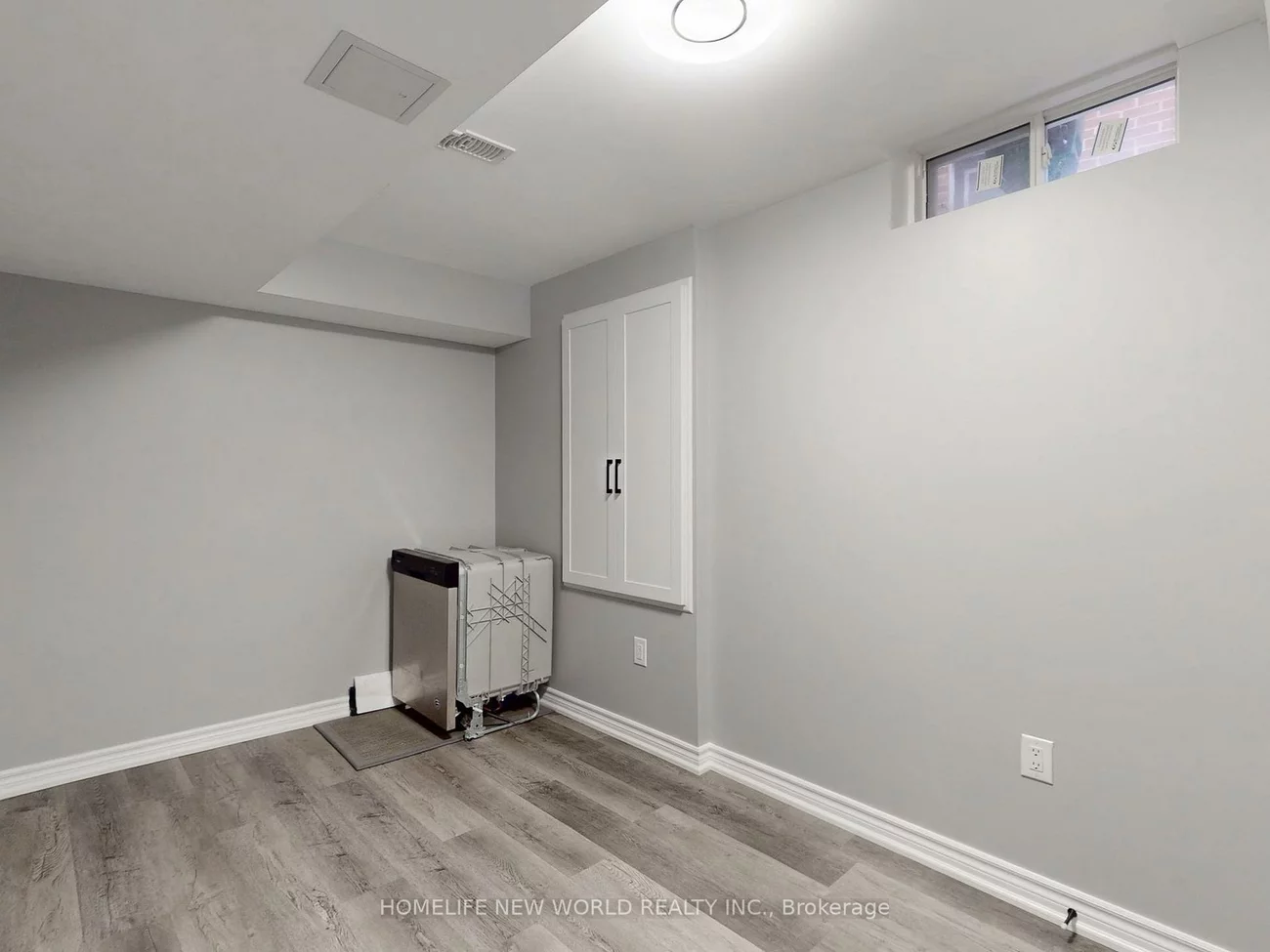 43, Titan, Cedarwood, Markham