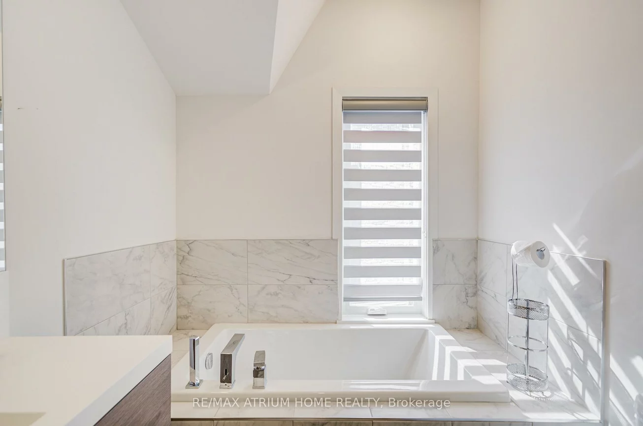 9076, Woodbine Ave, Buttonville, Markham