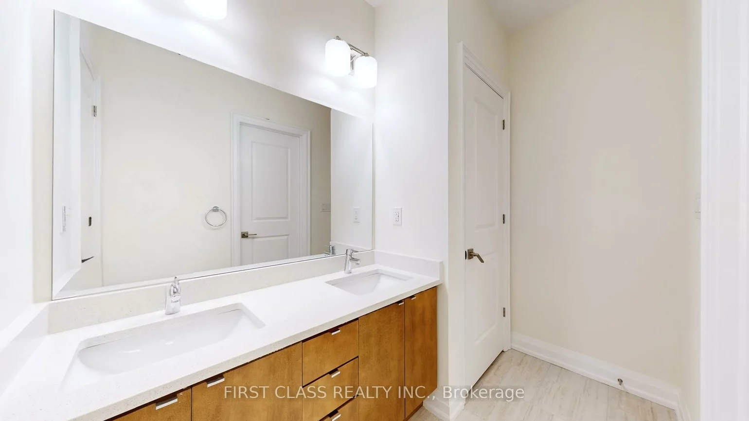 410, York Downs, Cachet, Markham