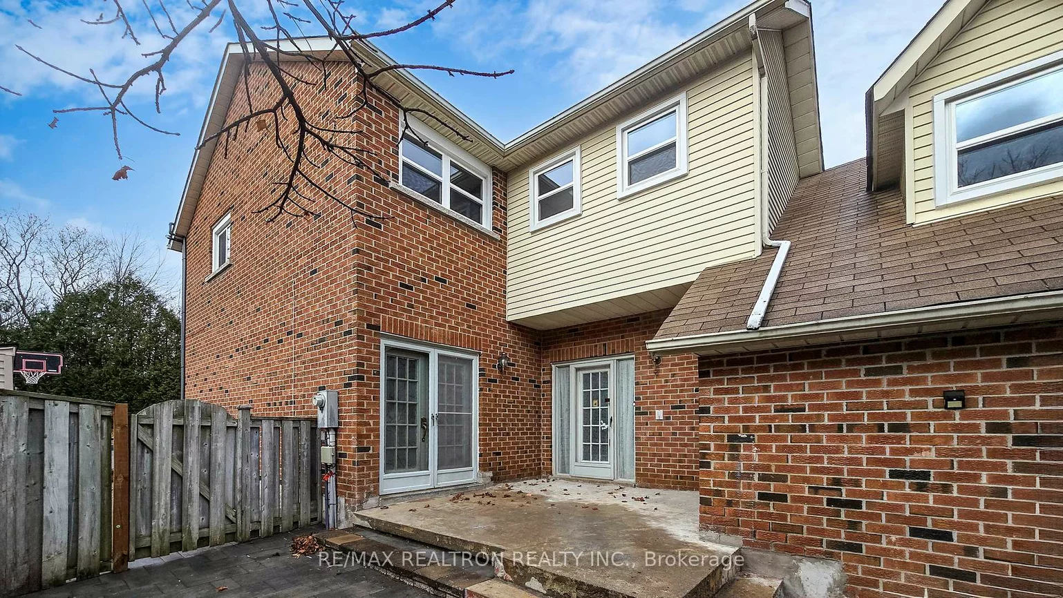 62, Bishop, Markham Village, Markham