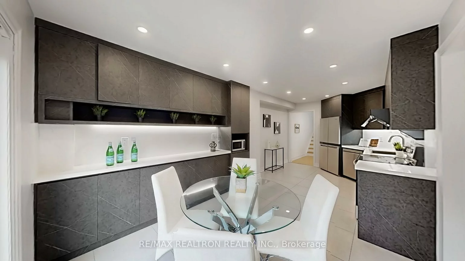 62, Bishop, Markham Village, Markham