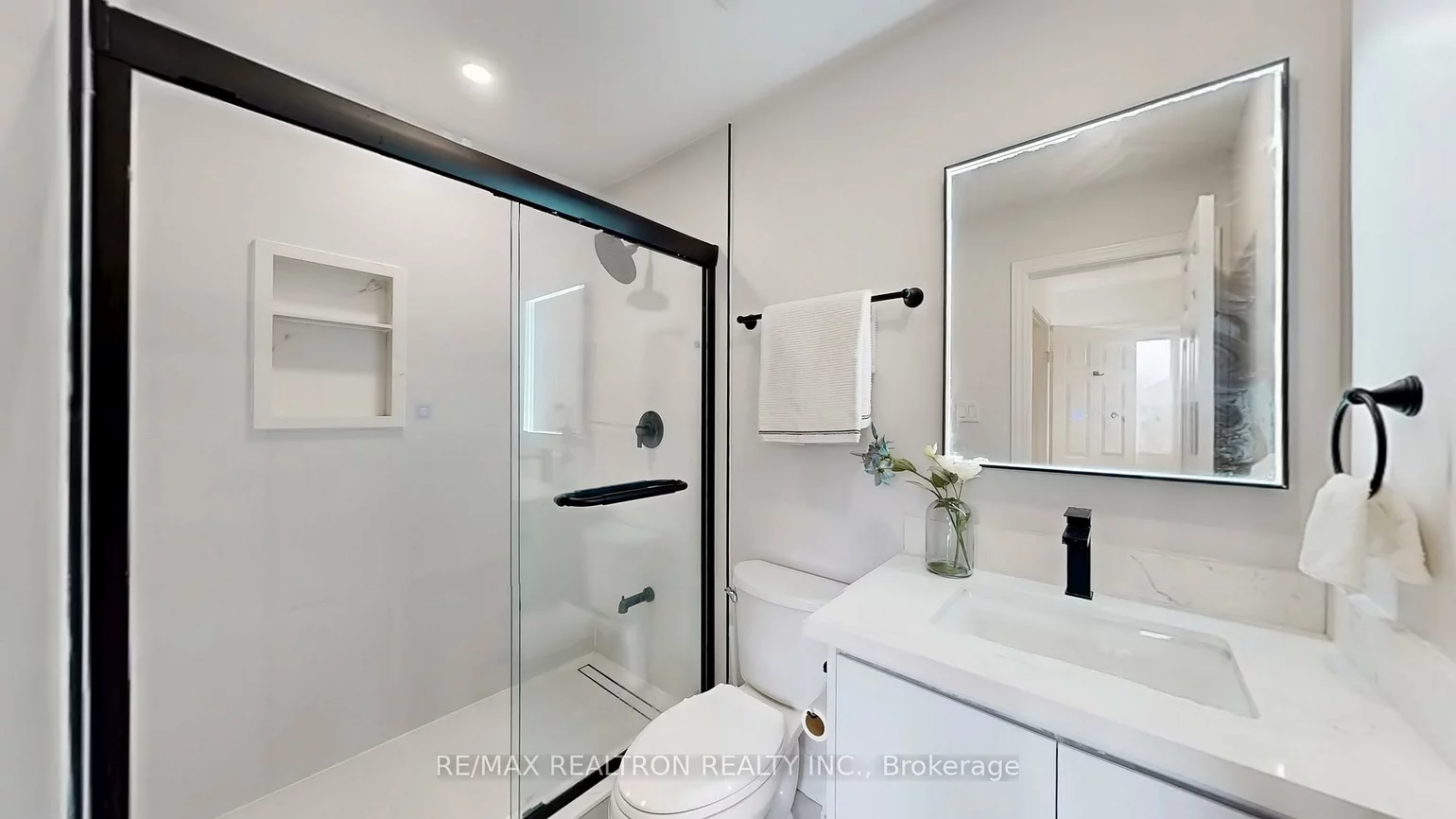 62, Bishop, Markham Village, Markham