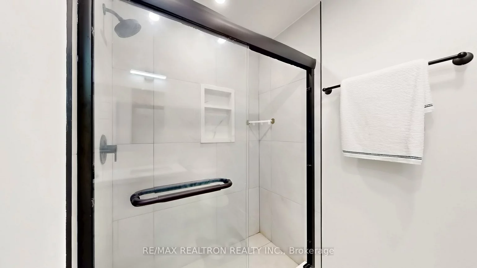 62, Bishop, Markham Village, Markham