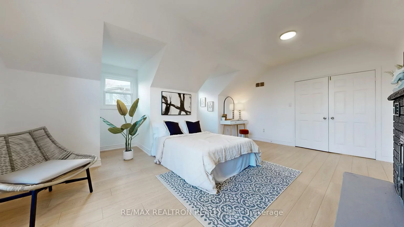 62, Bishop, Markham Village, Markham