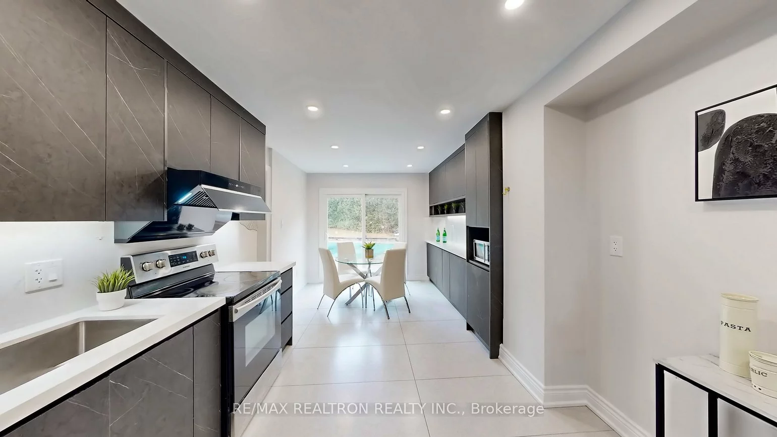 62, Bishop, Markham Village, Markham