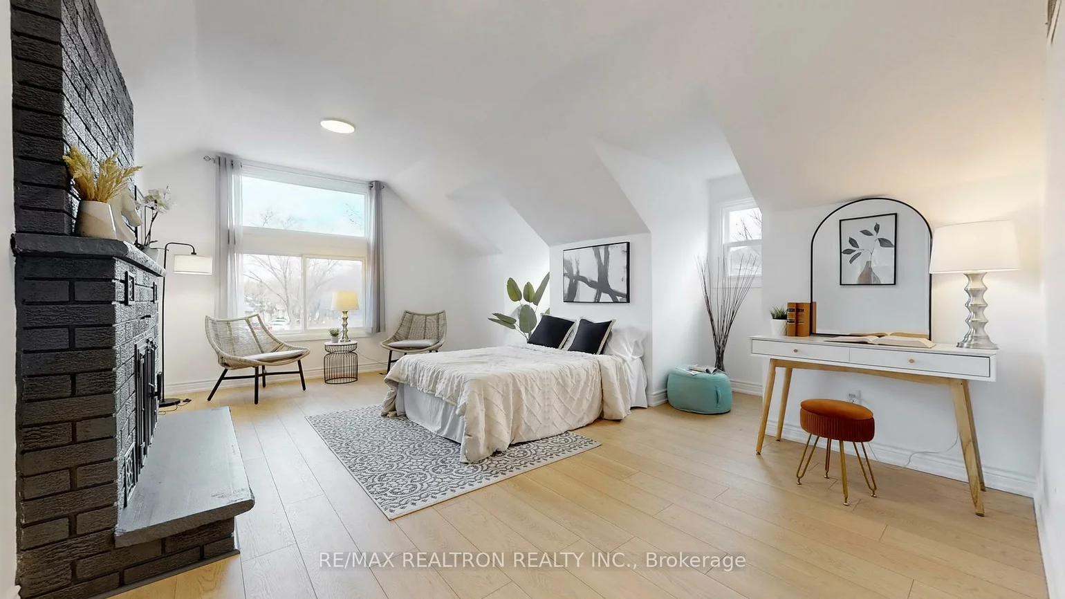 62, Bishop, Markham Village, Markham