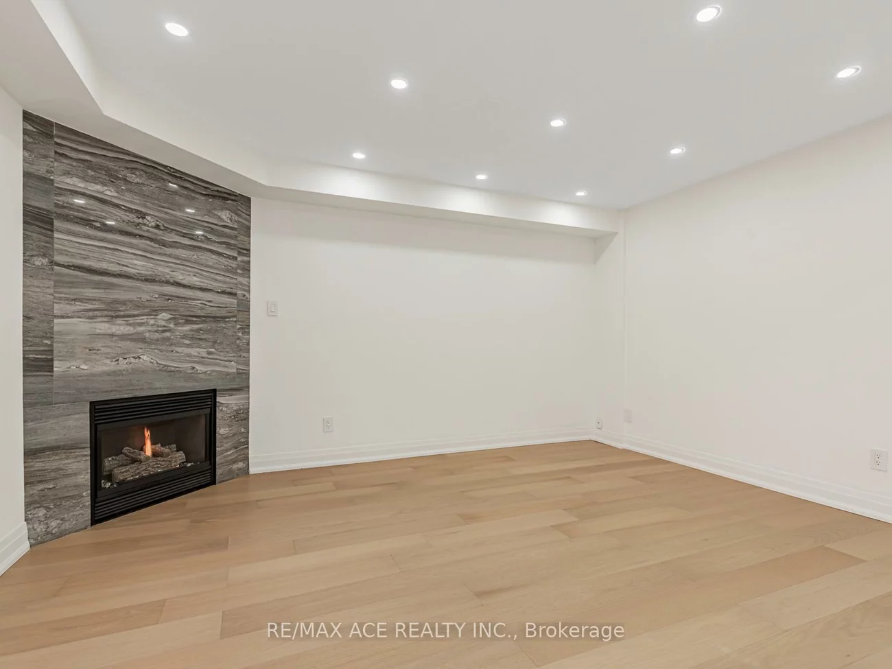 161, Doubtfire, Middlefield, Markham