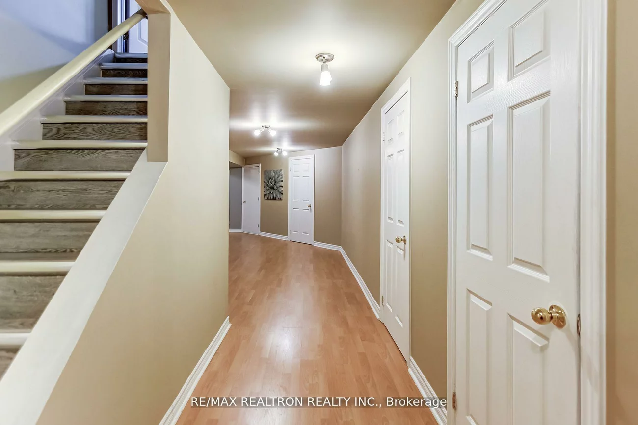 61, Manorwood, Berczy, Markham