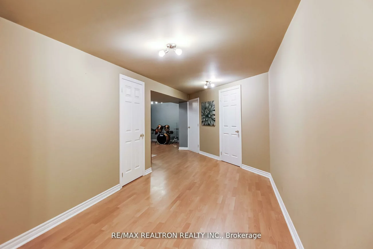 61, Manorwood, Berczy, Markham