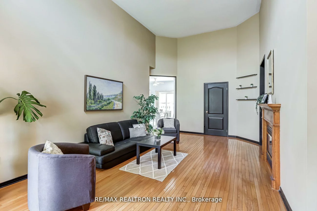 61, Manorwood, Berczy, Markham