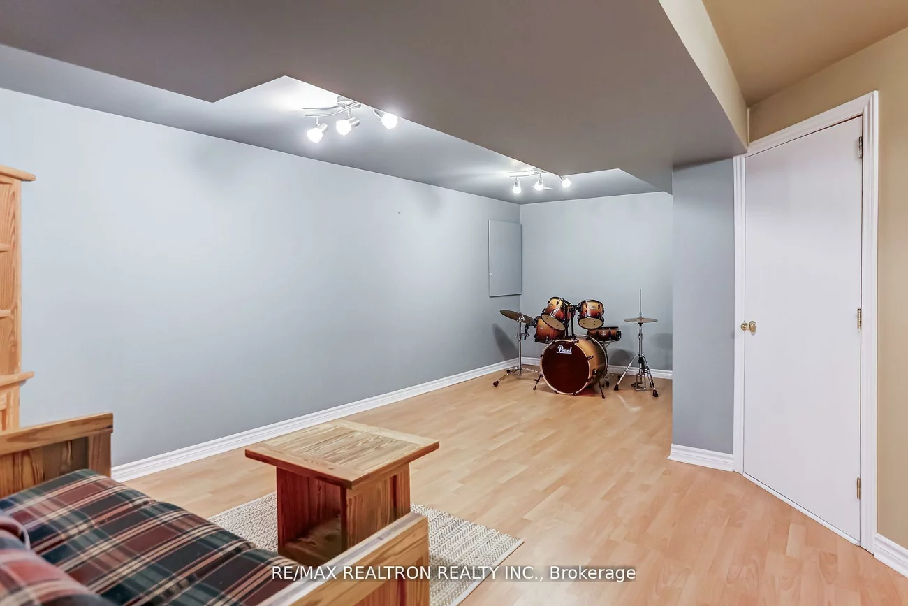 61, Manorwood, Berczy, Markham