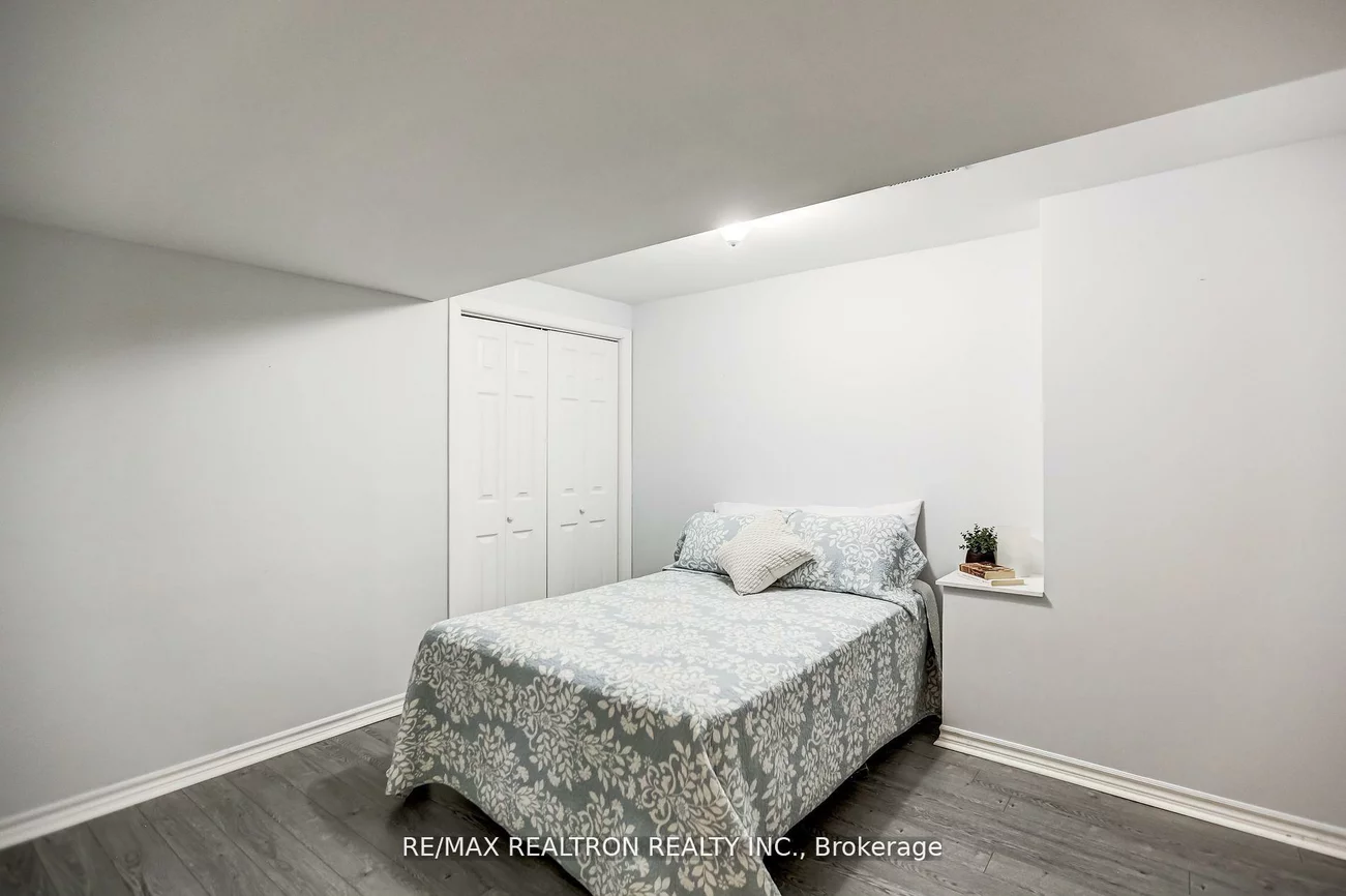 61, Manorwood, Berczy, Markham