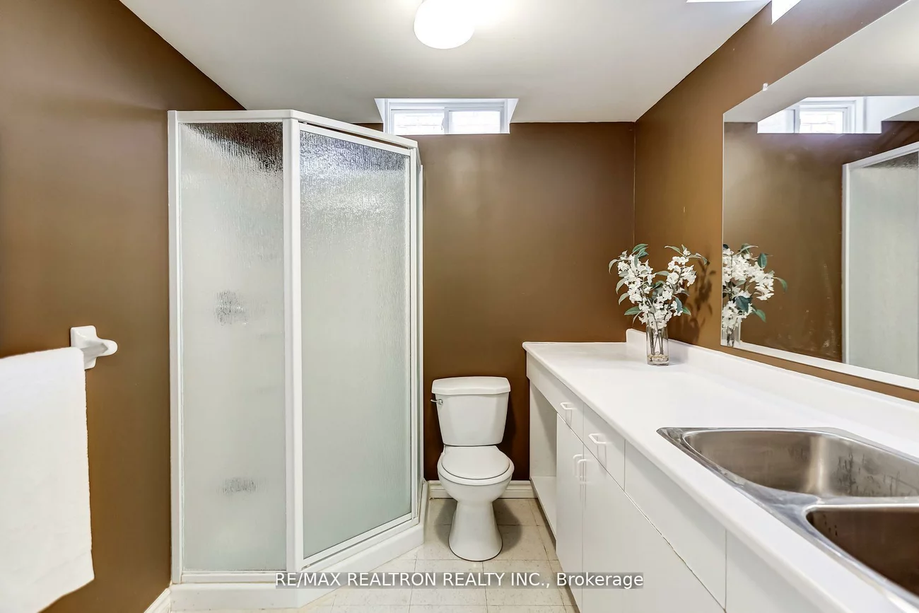 61, Manorwood, Berczy, Markham