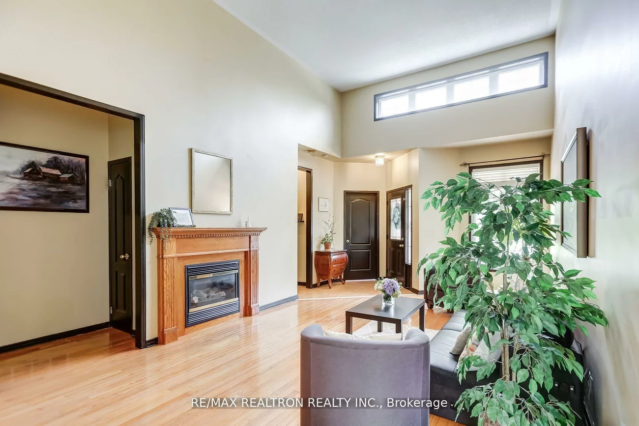 61, Manorwood, Berczy, Markham