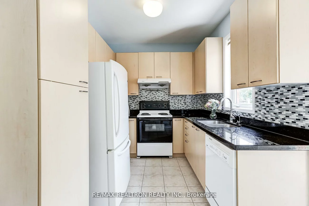 61, Manorwood, Berczy, Markham