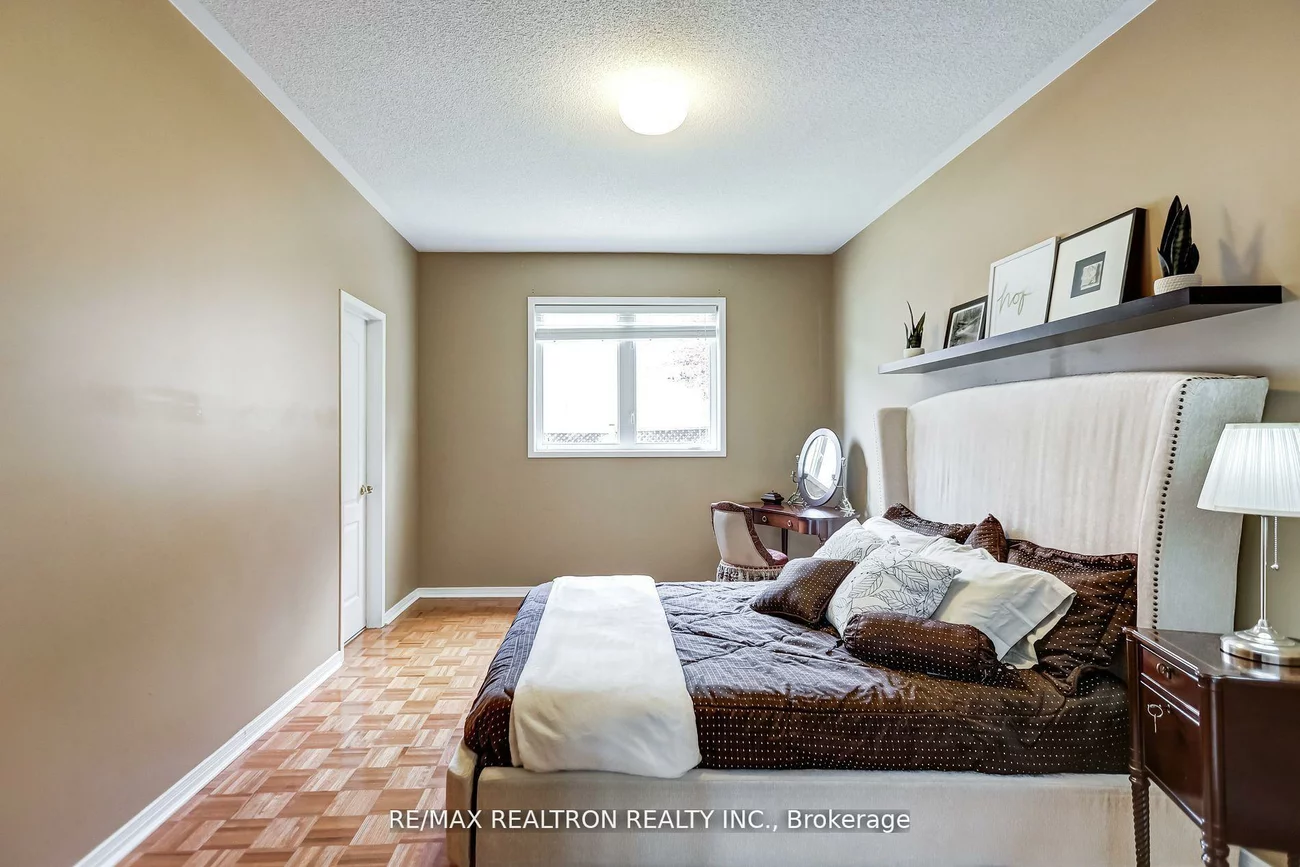 61, Manorwood, Berczy, Markham