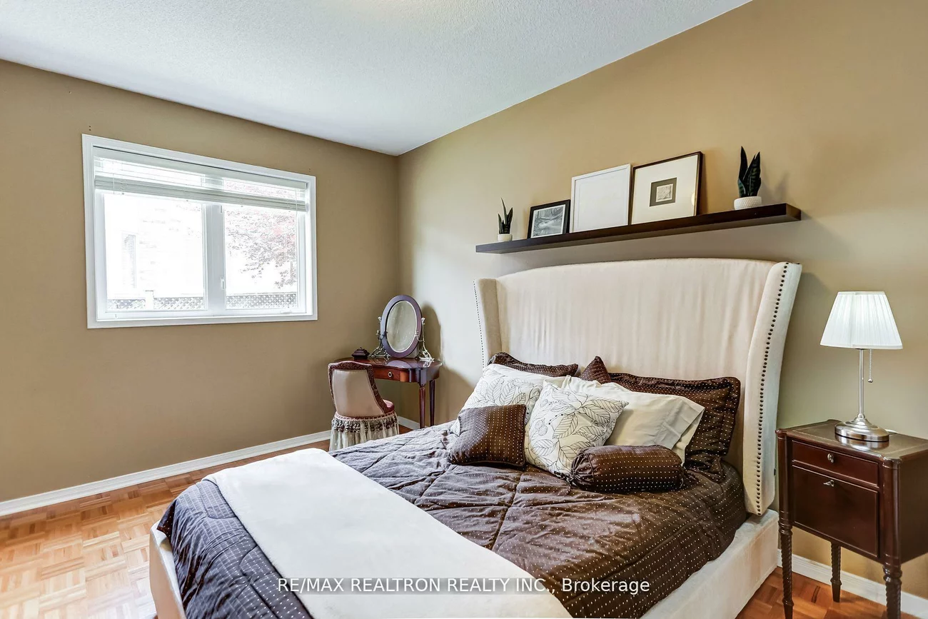 61, Manorwood, Berczy, Markham