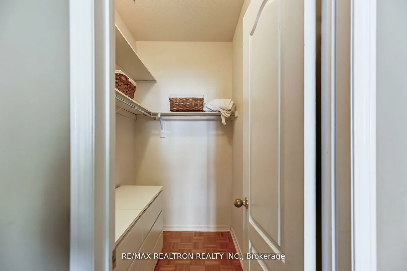 61, Manorwood, Berczy, Markham