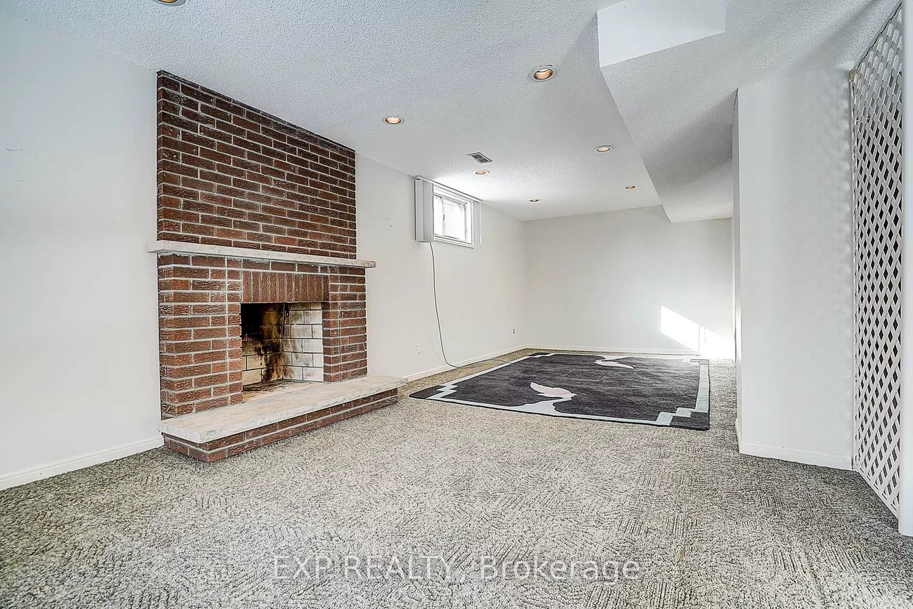 27, Pining, Aileen-Willowbrook, Markham