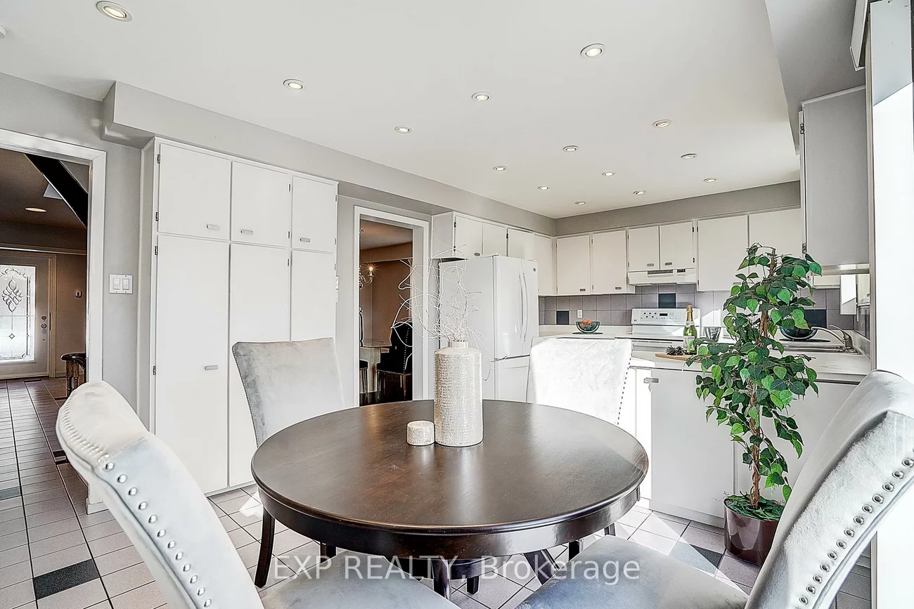 27, Pining, Aileen-Willowbrook, Markham