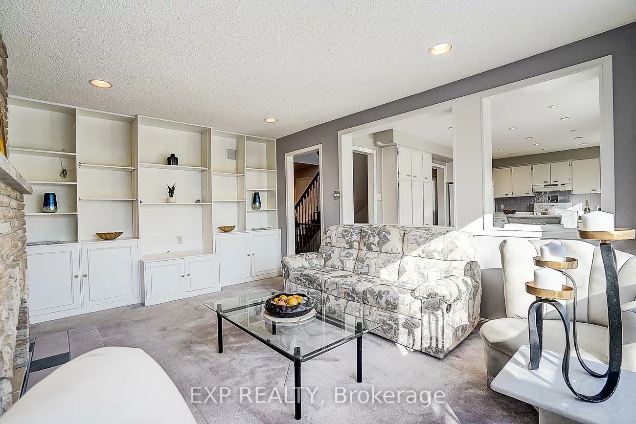 27, Pining, Aileen-Willowbrook, Markham