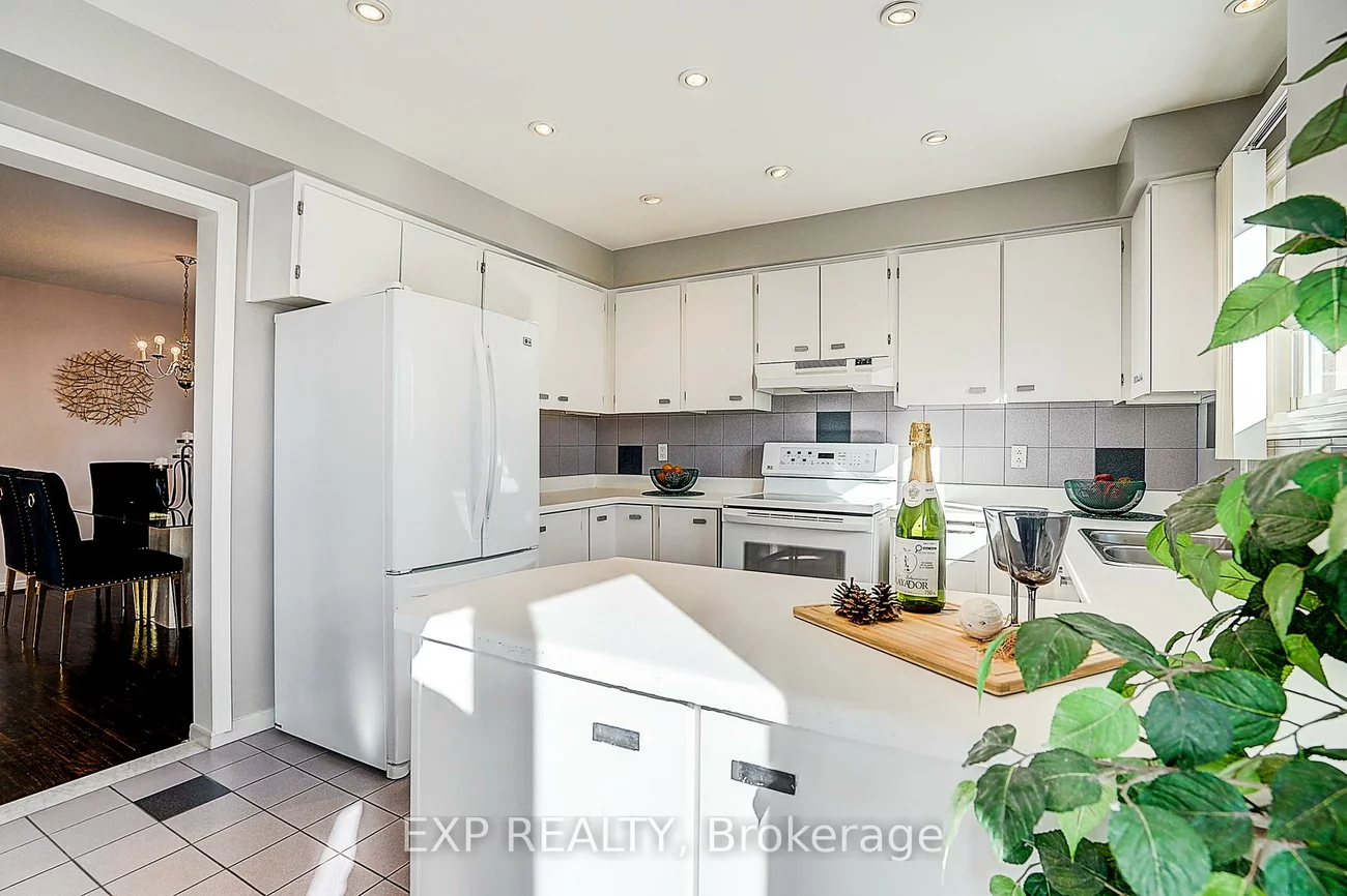 27, Pining, Aileen-Willowbrook, Markham