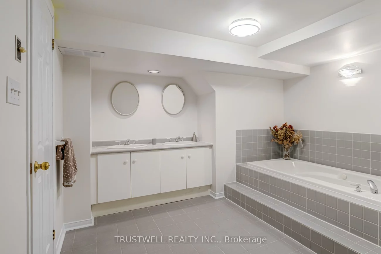 82, Long Island, Markville, Markham