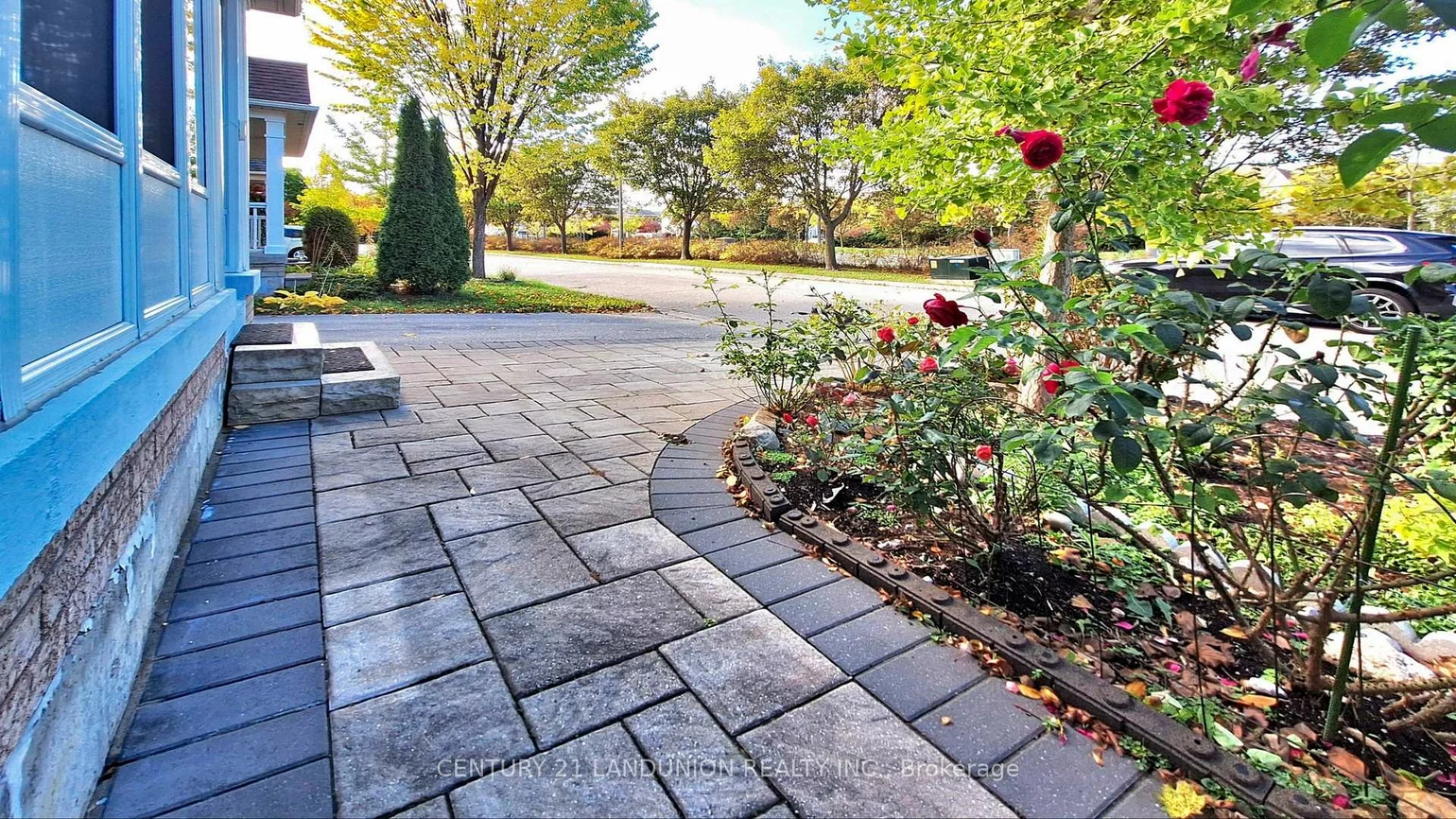 10, Majestic, Berczy, Markham