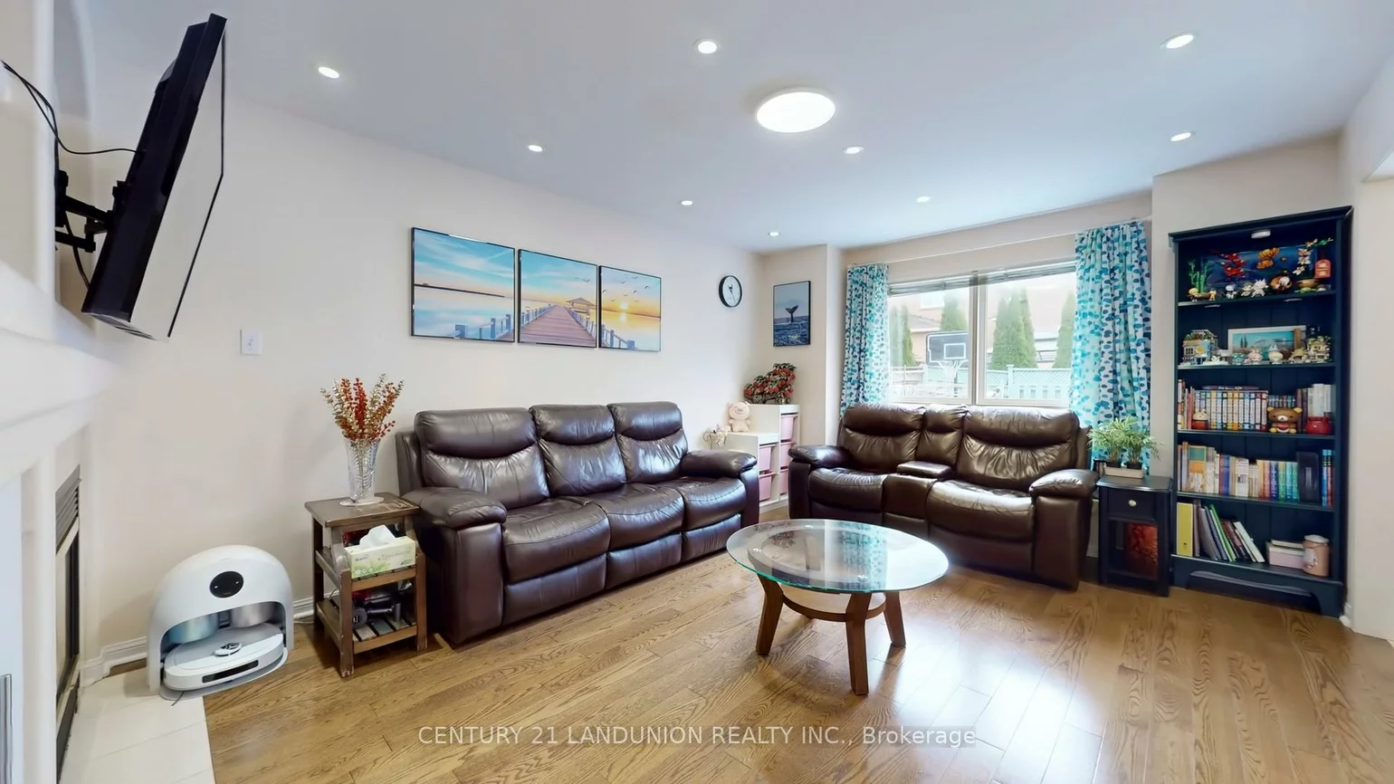 10, Majestic, Berczy, Markham