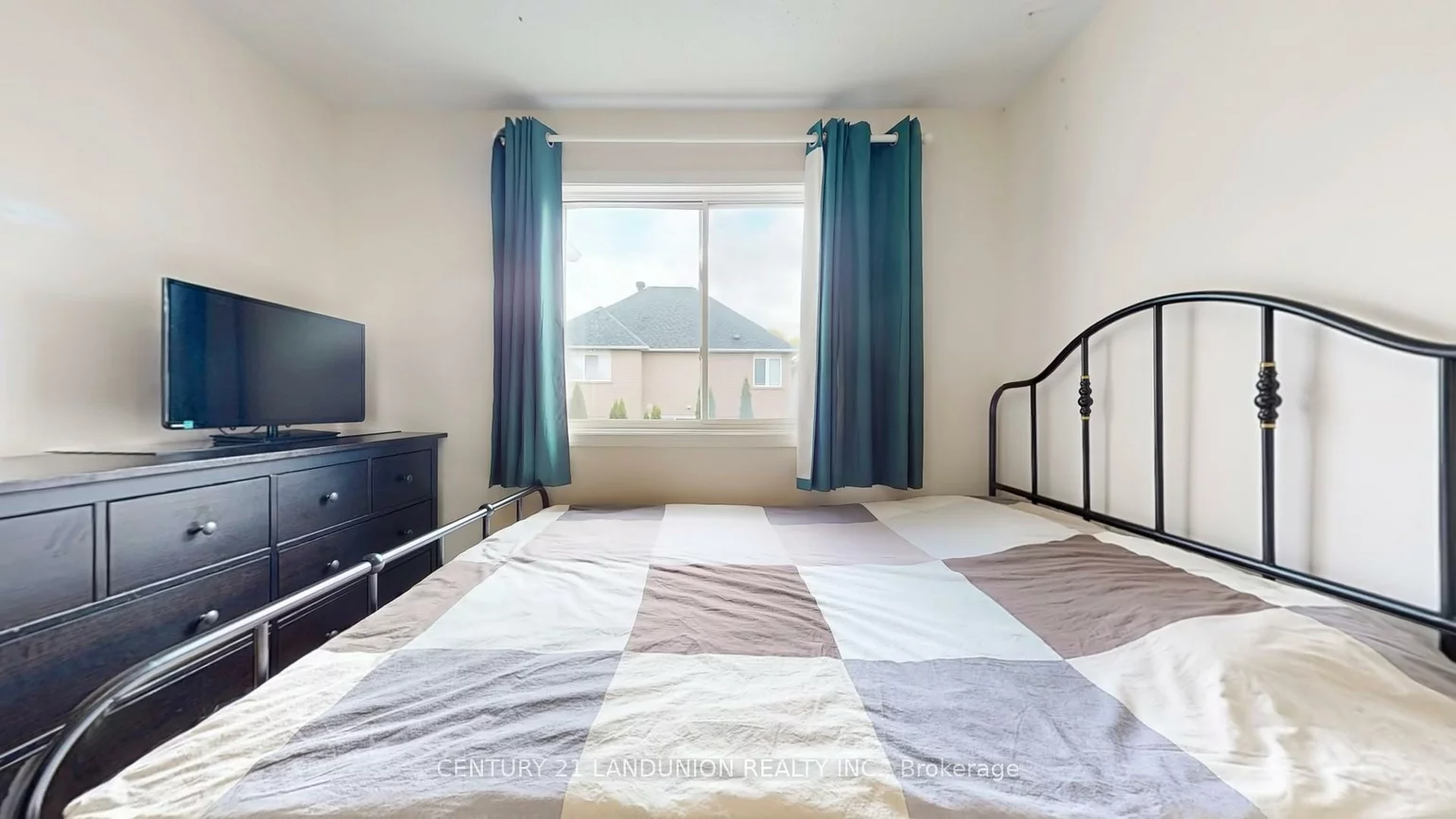 10, Majestic, Berczy, Markham