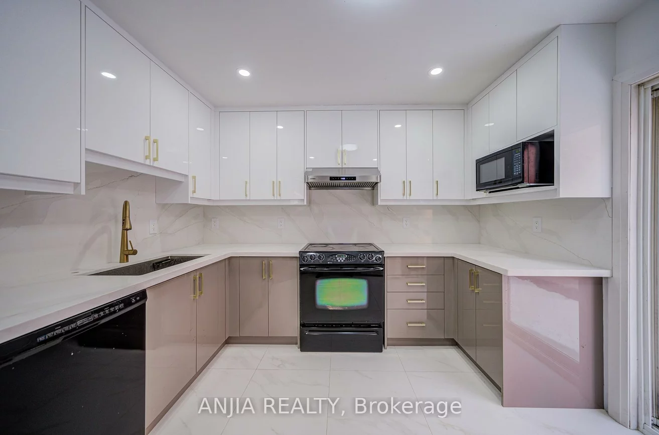 17, Kenborough, Milliken Mills East, Markham