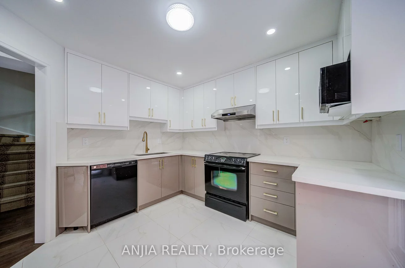 17, Kenborough, Milliken Mills East, Markham