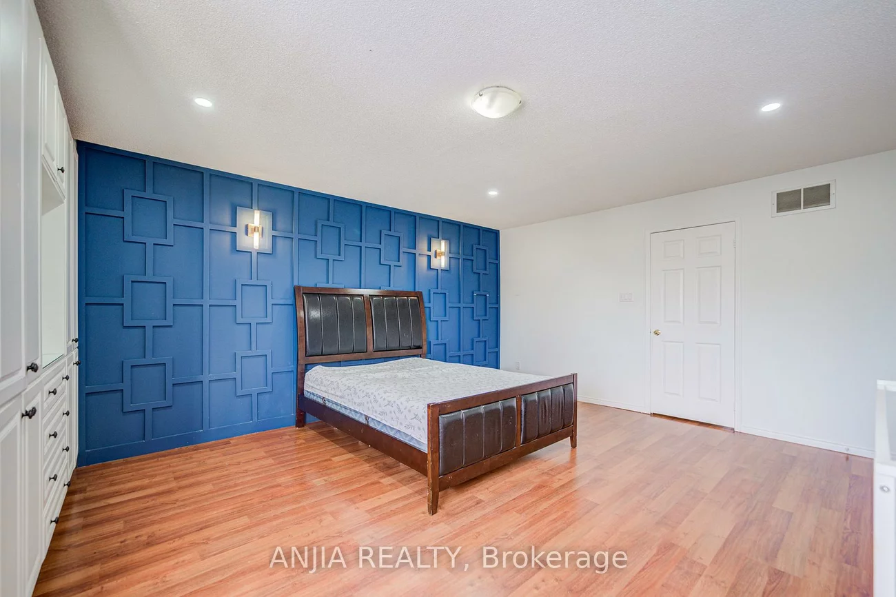 17, Kenborough, Milliken Mills East, Markham