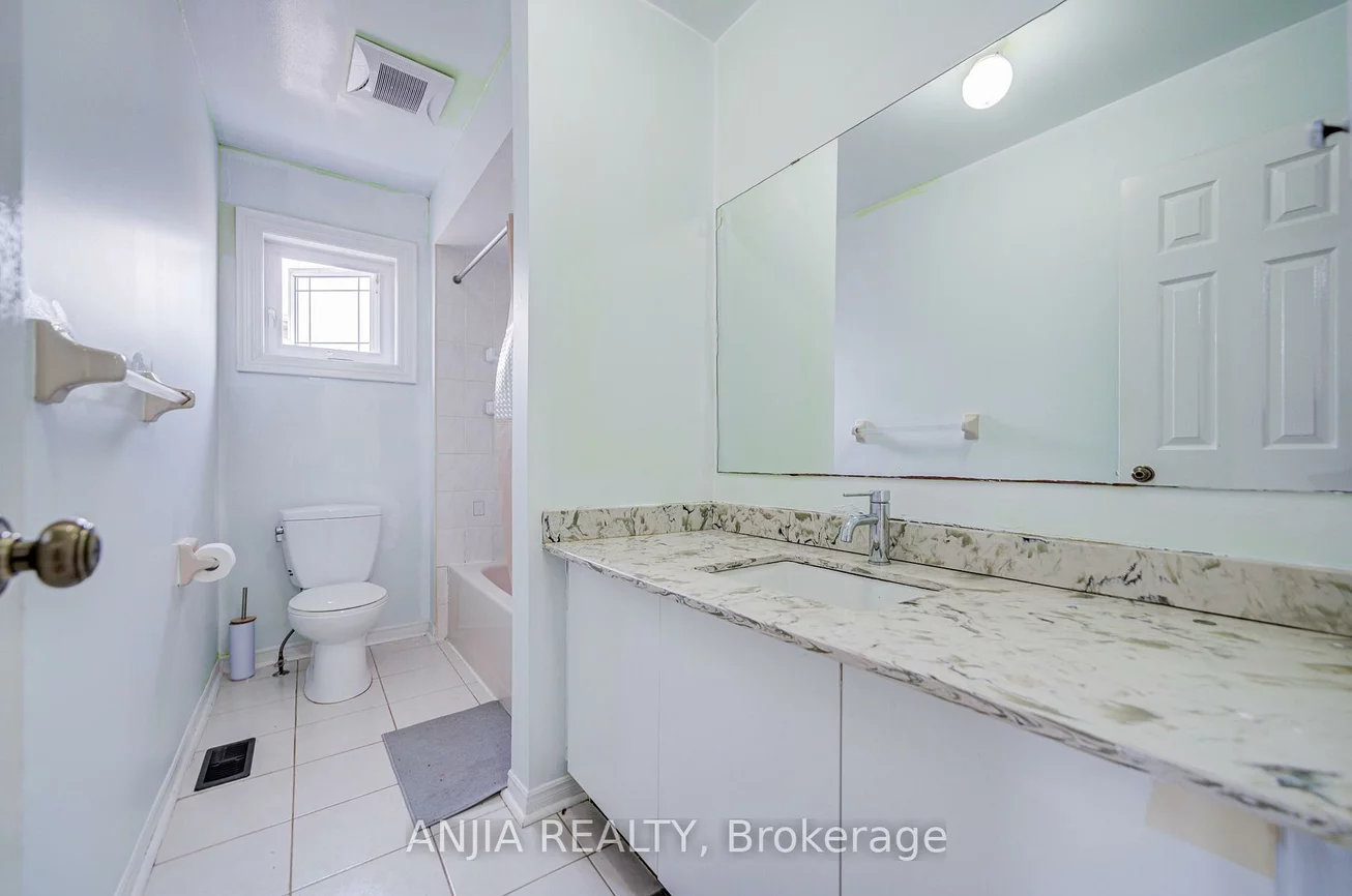 17, Kenborough, Milliken Mills East, Markham