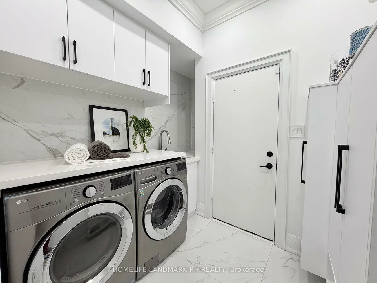 129, Golden Tulip, Cachet, Markham