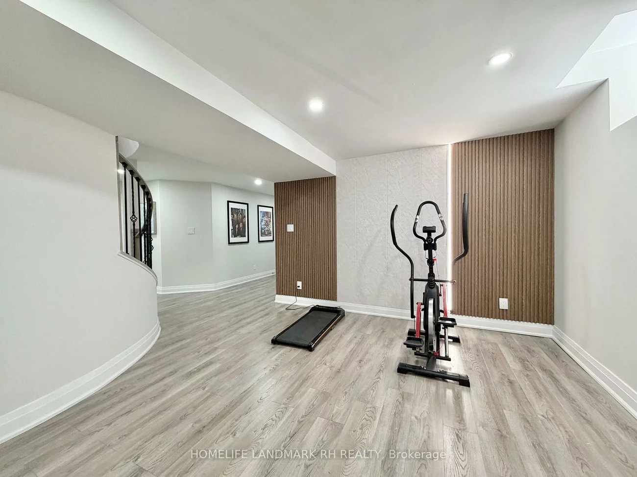 129, Golden Tulip, Cachet, Markham