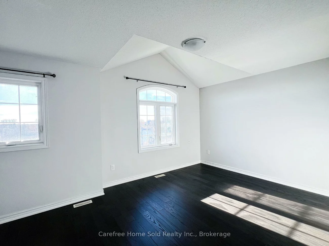 33, Oakmoor, Cornell, Markham