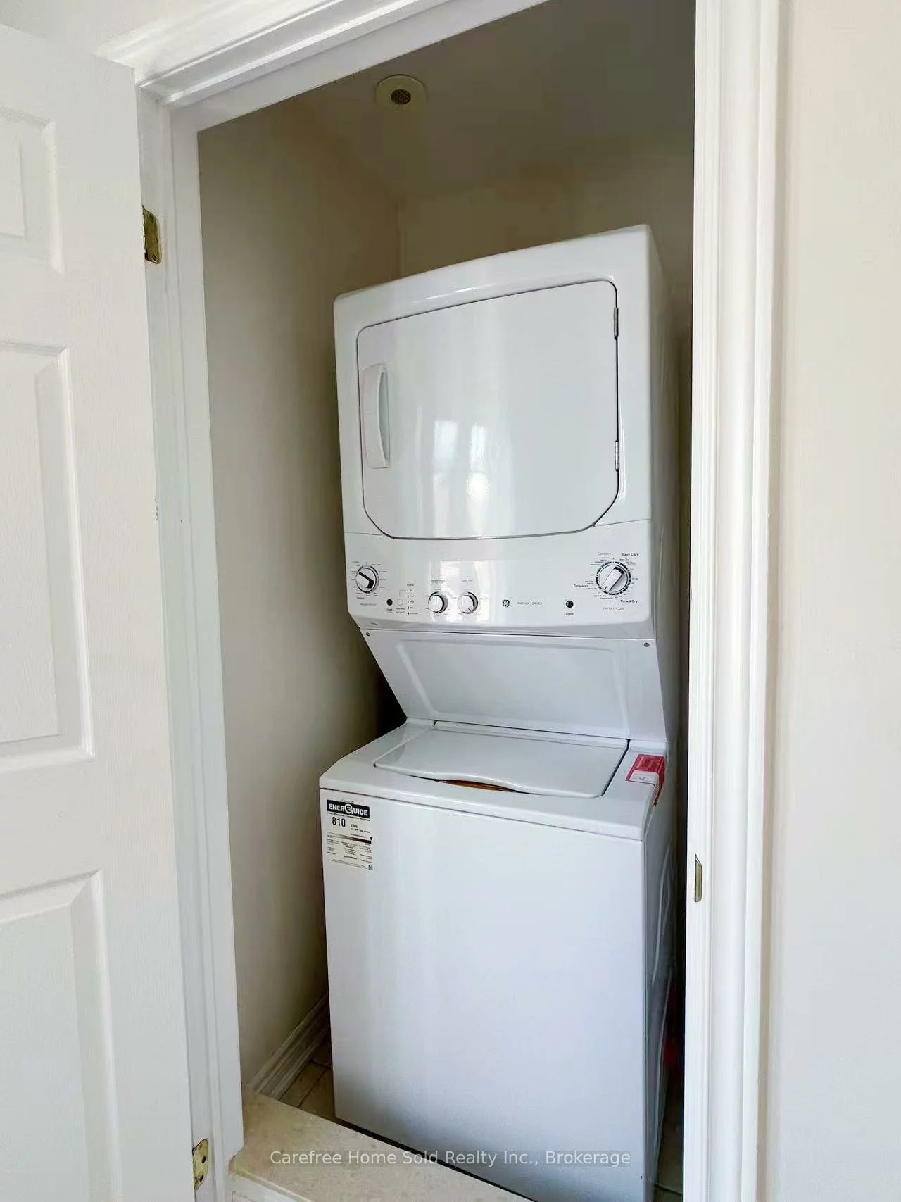 33, Oakmoor, Cornell, Markham