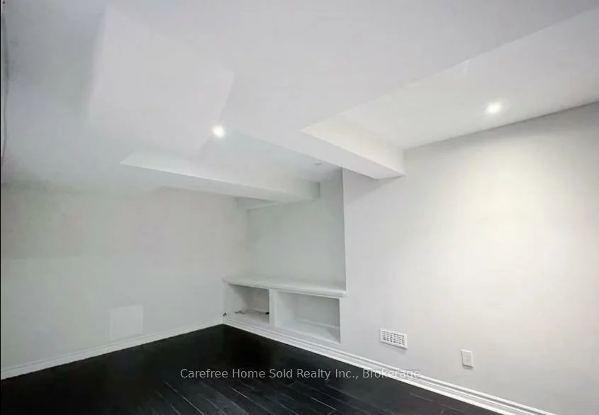 33, Oakmoor, Cornell, Markham