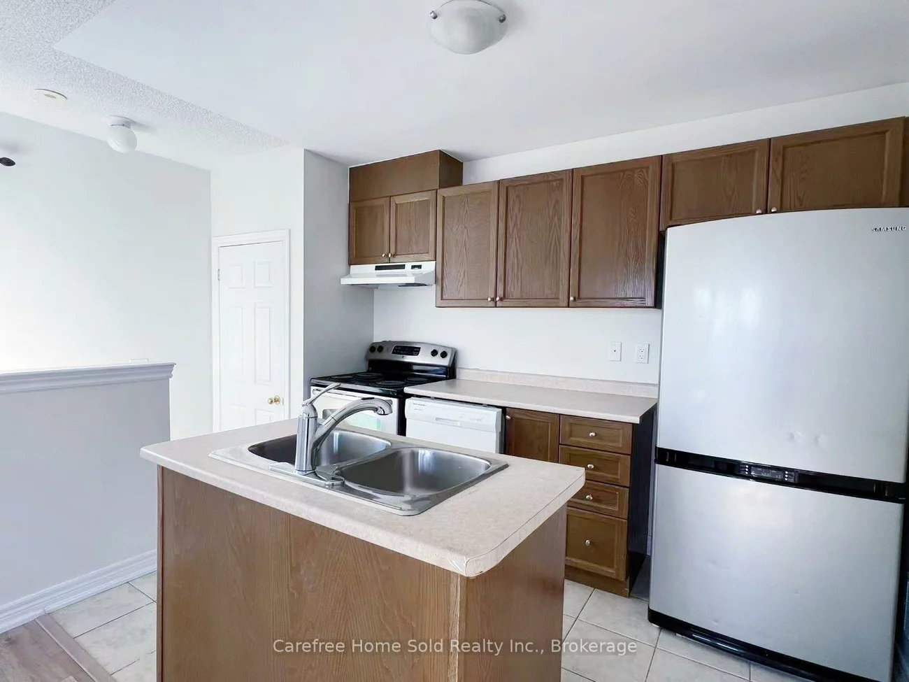 33, Oakmoor, Cornell, Markham