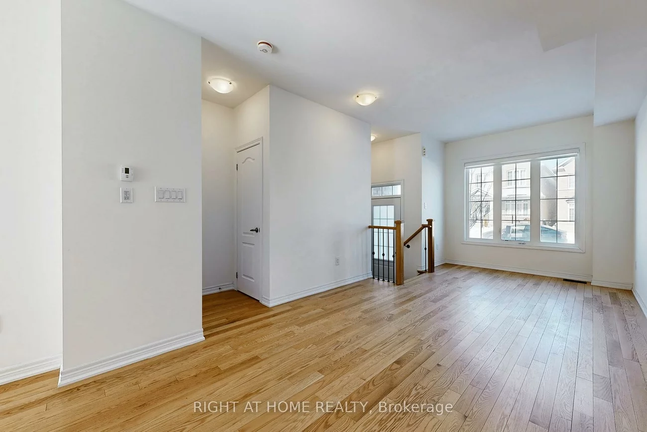 553, White's Hill, Cornell, Markham