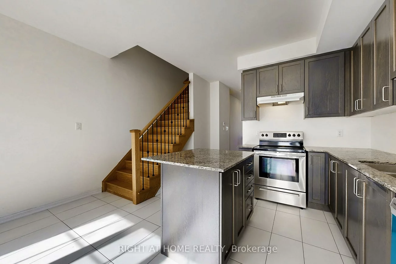 553, White's Hill, Cornell, Markham